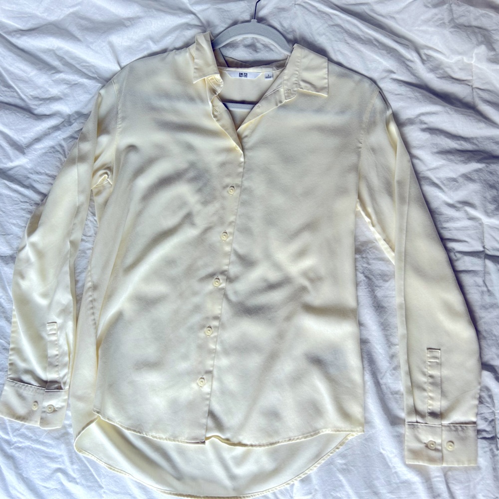 Uniqlo women rayon long sleeve blouse size S button up shirt in light yellow